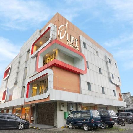 Life Hotel Stasiun Kota Surabaya Kültér fotó