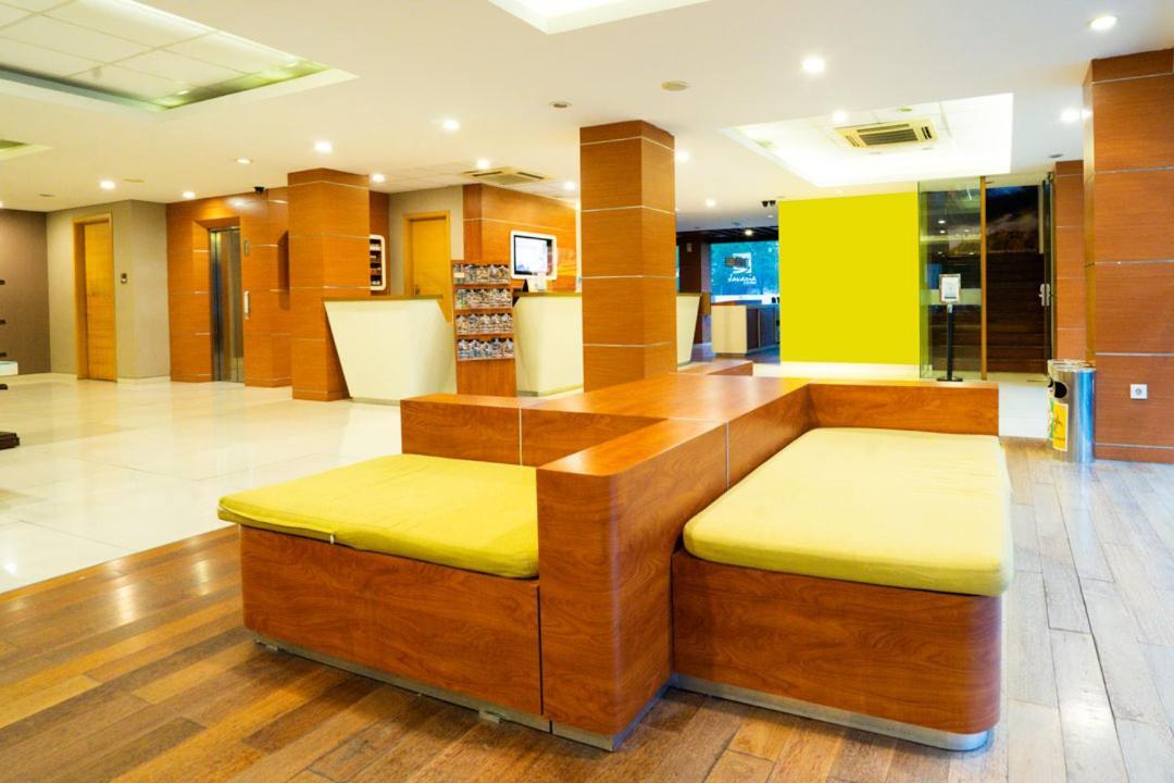 Life Hotel Stasiun Kota Surabaya Kültér fotó