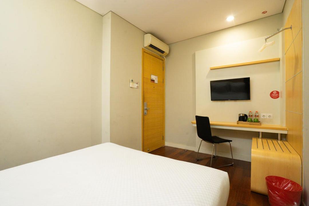 Life Hotel Stasiun Kota Surabaya Kültér fotó