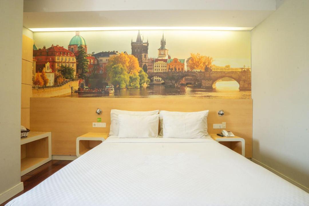 Life Hotel Stasiun Kota Surabaya Szoba fotó