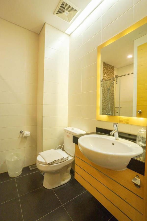 Life Hotel Stasiun Kota Surabaya Kültér fotó