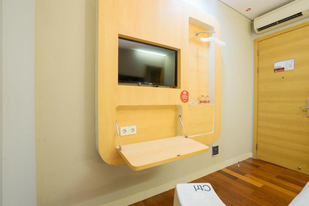 Life Hotel Stasiun Kota Surabaya Kültér fotó