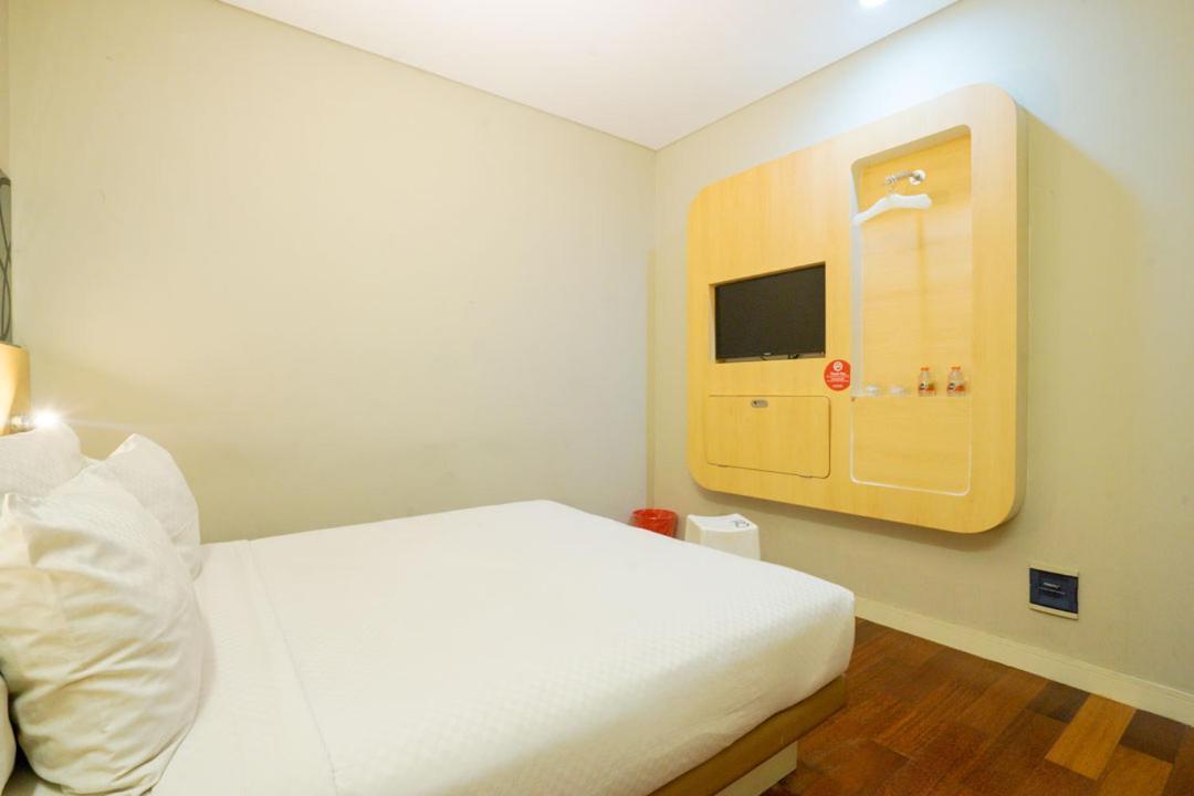 Life Hotel Stasiun Kota Surabaya Szoba fotó