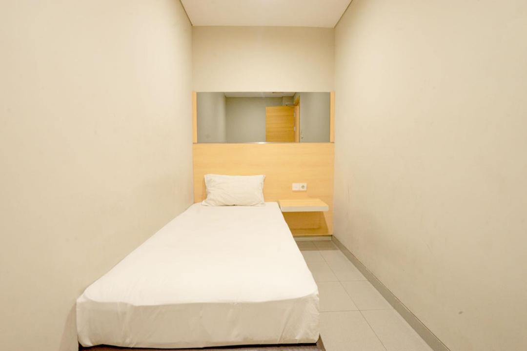 Life Hotel Stasiun Kota Surabaya Szoba fotó