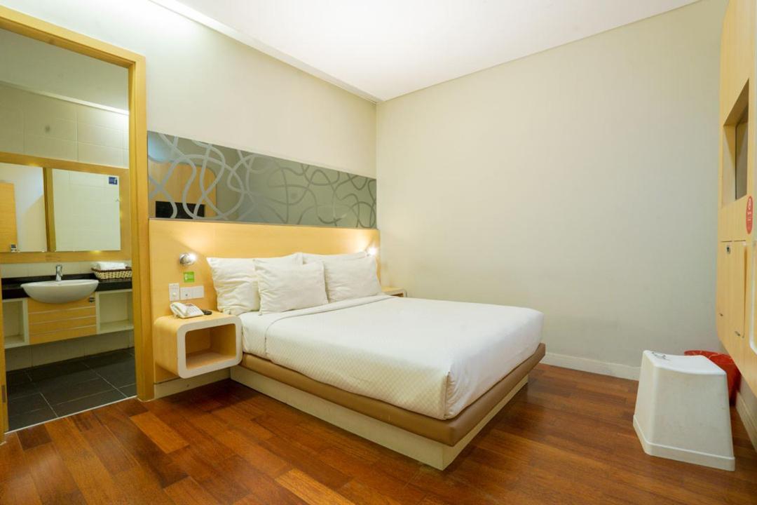 Life Hotel Stasiun Kota Surabaya Szoba fotó