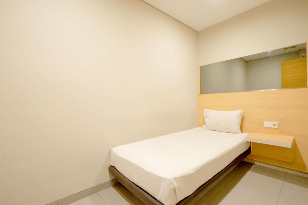 Life Hotel Stasiun Kota Surabaya Szoba fotó