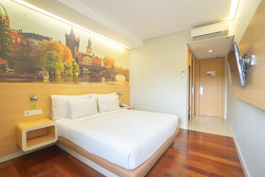 Life Hotel Stasiun Kota Surabaya Szoba fotó