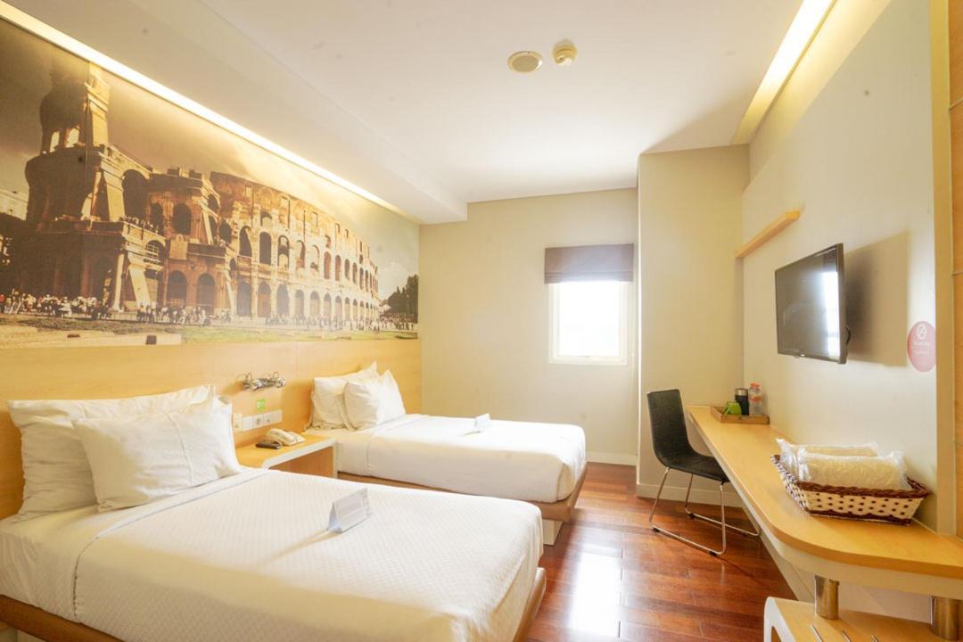 Life Hotel Stasiun Kota Surabaya Szoba fotó